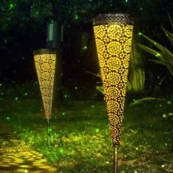 DENUOTOP Lanternes Lot De 2 Lanterne Solaire Exterieur Lampe Solaire De Jardin IP44 Imperméable Vintage Lumière En Plastique Accrochant Éclairage Décorative LED LumièRes De Bougie Pour Garden Patio Co