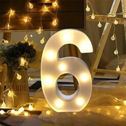 Allumez Les Lumières De Nombre De LED Numériques, Les Lumières De Lettre Pour Les Lumières De Décoration Intérieure, La Décoration De Barre De Maison De Mariage De Partie S'allument